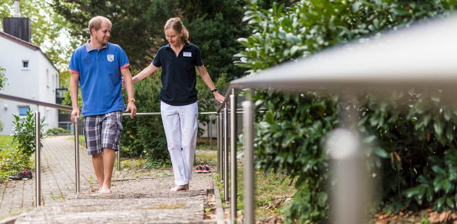 Patient lernt beim Terraintraining